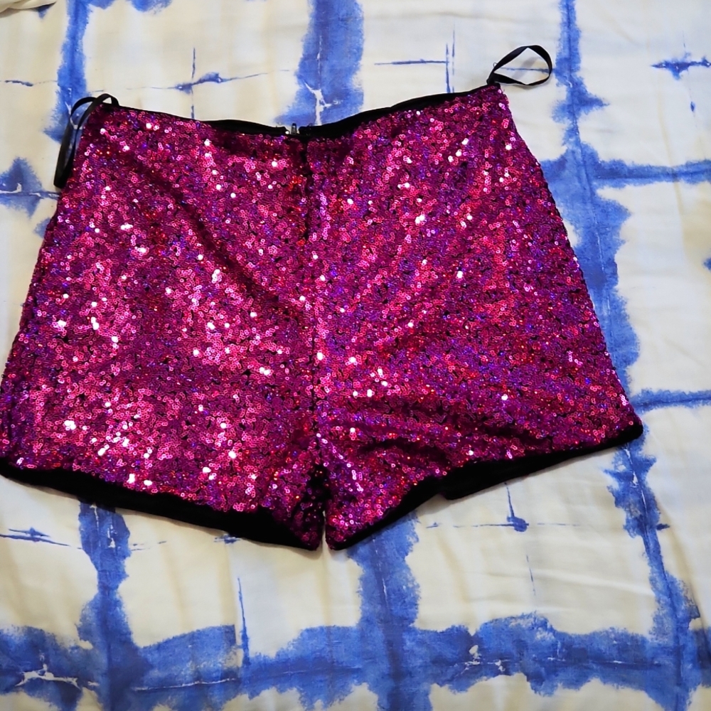 Magenta Trac night out shorts